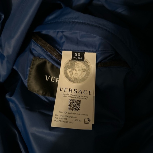 BNWT, Men’s Versace bubble vest, Size L - Picture 10 of 15